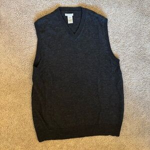 GAP Italian Merino Wool V-Neck Sweater Vest Dark Gray Size M